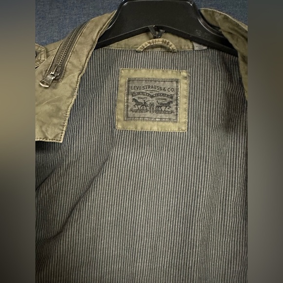 Levi Jacket - Picture 3 of 4